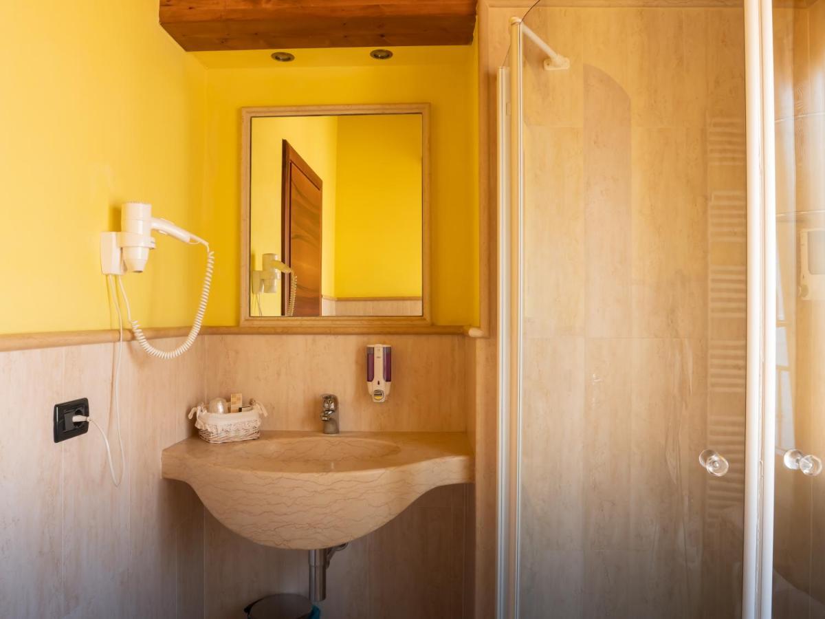 Albergo Ristorante Montebaldo Limone sul Garda Dış mekan fotoğraf