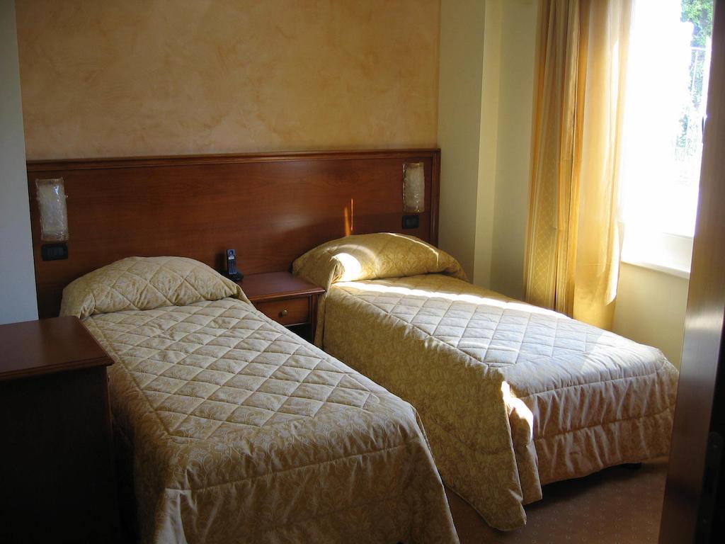 Albergo Ristorante Montebaldo Limone sul Garda Oda fotoğraf